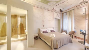 Luxe kamer, 1 twee- of 2 eenpersoonsbedden | Luxe beddengoed, bedden met traagschuimmatras, individueel gedecoreerd