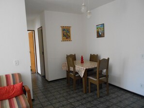 Apartamento (2 Bedrooms) | Cozinha privada | Cooktop, talheres/pratos/utensílios de cozinha