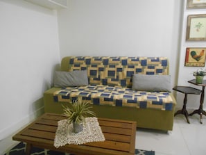 Apartamento (1 Bedroom) | Sala de estar | TV