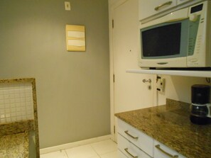 Apartment (1 Bedroom) | Private kitchen | Fridge, microwave, stovetop, blender - Gohouse - South Beach 710 (Rio de Janeiro)