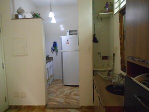 Apartment (2 Bedrooms) | Private kitchen | Fridge, stovetop, blender, cookware/dishes/utensils - Gohouse - Visconde 201 B (Rio de Janeiro)
