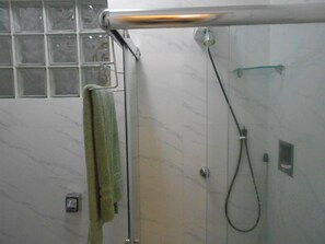 Appartement (2 Bedrooms) | Salle de bain
