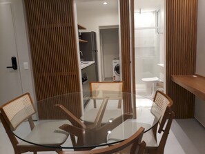 Apartment (2 Bedrooms) | Private kitchen | Fridge, microwave, stovetop, blender - Gohouse - Ataulfo 201 (Rio de Janeiro)