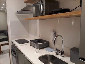 Appartement (2 Bedrooms) | Cuisine privée | Réfrigérateur, four à micro-ondes, surface de cuisson, mélangeur