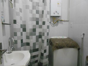 Apartment (1 Bedroom) | Bathroom