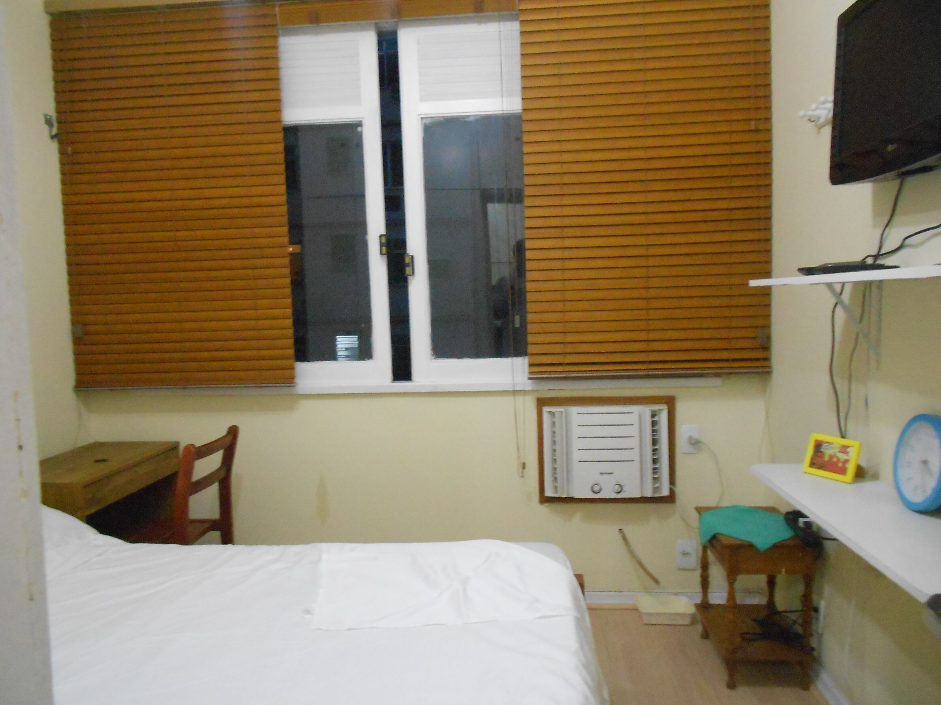 1 bedroom, bed sheets