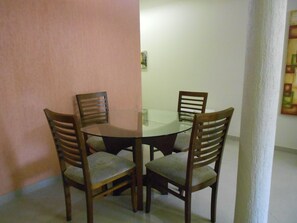 Apartamento (2 Bedrooms) | Cozinha privada | Micro-ondas, cooktop, liquidificador