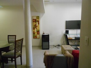 Apartamento (2 Bedrooms) | Sala de estar | TV