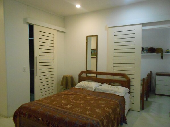 4 bedrooms, WiFi, bed sheets