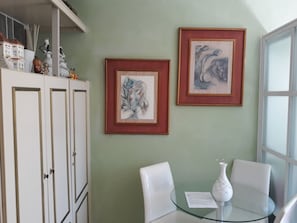 Apartamento (1 Bedroom) | Cozinha privada | Cooktop, talheres/pratos/utensílios de cozinha