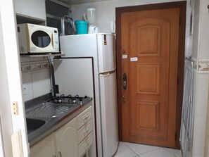 Apartamento (1 Bedroom) | Cozinha privada | Cooktop, talheres/pratos/utensílios de cozinha