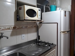 Apartamento (1 Bedroom) | Cozinha privada | Cooktop, talheres/pratos/utensílios de cozinha