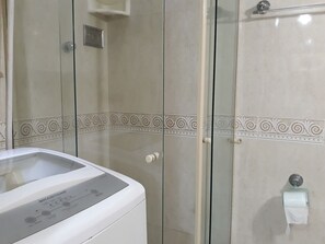 Apartment (1 Bedroom) | Badezimmer