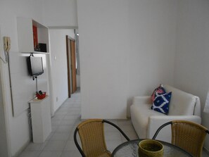 Apartamento (1 Bedroom) | Sala de estar | TV