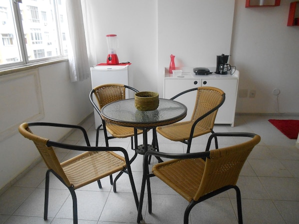Huoneisto (1 Bedroom) | Yksityinen keittiö | Mikroaaltouuni, tehosekoitin