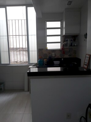 Apartamento (1 Bedroom) | Cozinha privada | Micro-ondas, cooktop, talheres/pratos/utensílios de cozinha