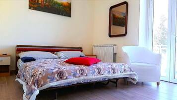 Desk, iron/ironing board, WiFi (free), individually decorated