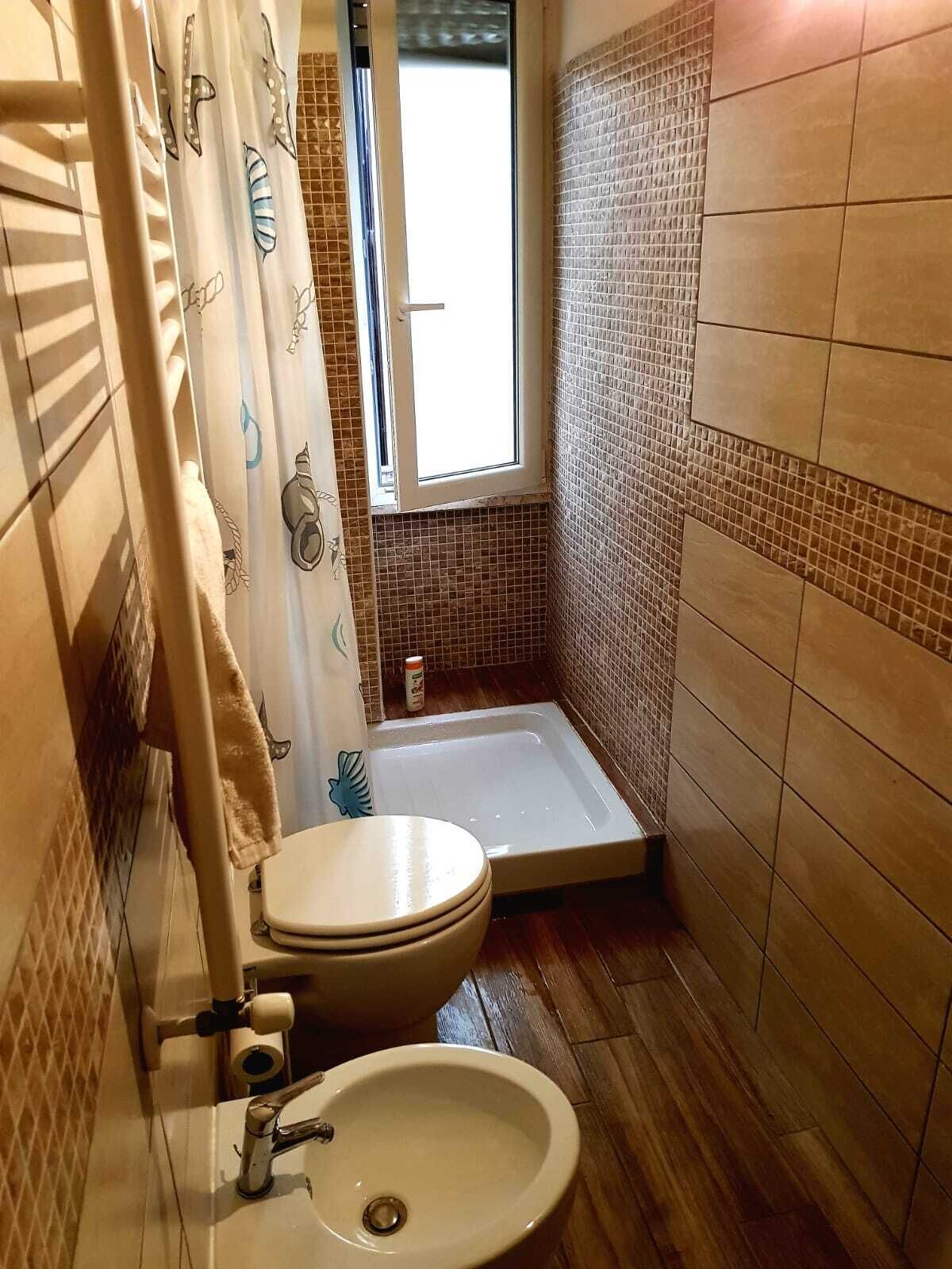 Badkamer met douche