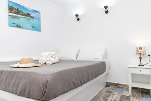 1 chambre, coffres-forts dans les chambres, fer et planche à repasser