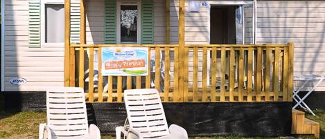 プレミアム モバイルホーム 3 ベッドルーム | テラス / パティオ