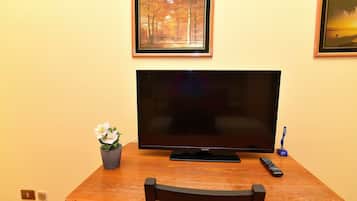 Deluxe Room, 1 Bedroom, Non Smoking (3) | Television