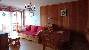 TV - Cozy apartment in Montgenèvre - Close to slopes - South-facing terrace (Montgenèvre)