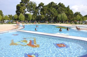 Seasonal outdoor pool, sun loungers