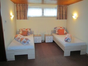 3 chambres, fer et planche à repasser, Wi-Fi gratuit, draps fournis