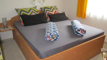 2 bedrooms, iron/ironing board, free WiFi, bed sheets
