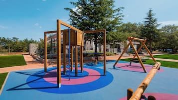 Children’s play area – outdoor