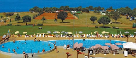 Seasonal outdoor pool, pool umbrellas, sun loungers