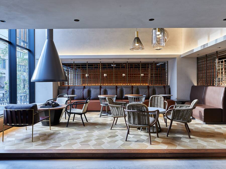 Lobby lounge