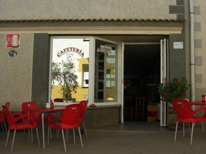 Daily continental breakfast (EUR 2.5 per person)