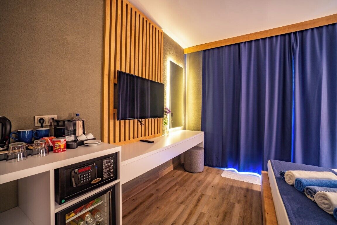 deluxe double room | 1 bedroom, minibar, in-room safe, soundproofing