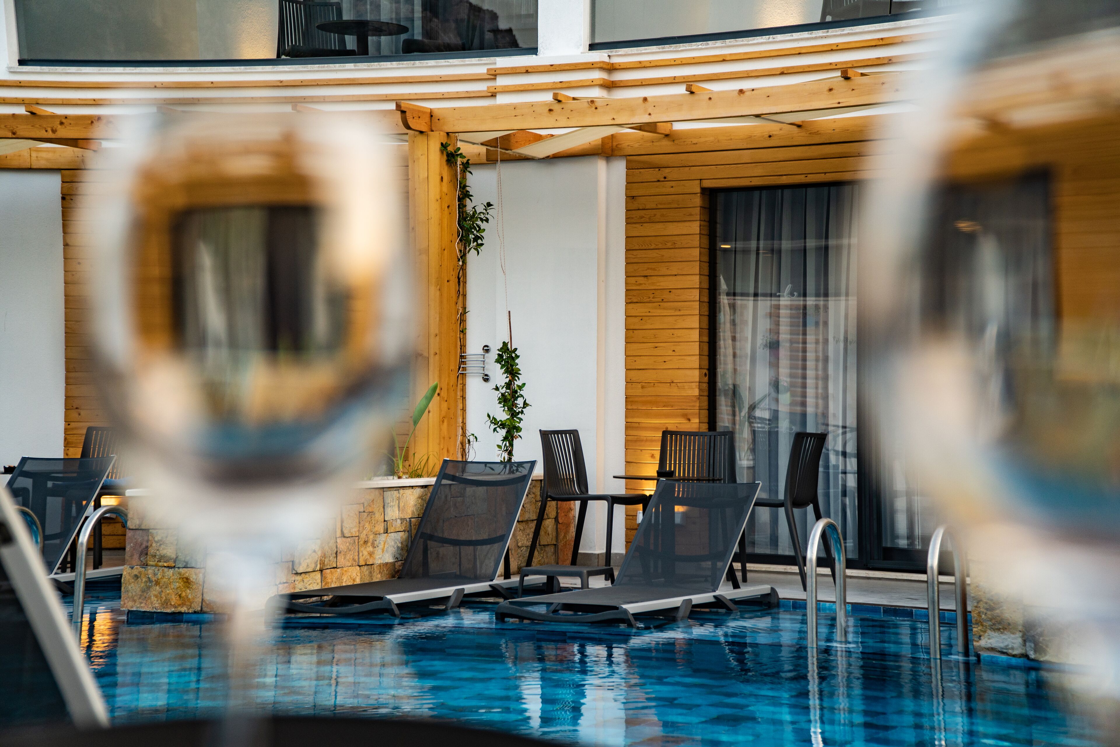 seasonal outdoor pool, open 8:00 am to 6:00 pm, pool umbrellas