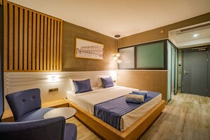 Deluxe-Doppelzimmer | Minibar, Zimmersafe, schallisolierte Zimmer, Bügeleisen/Bügelbrett