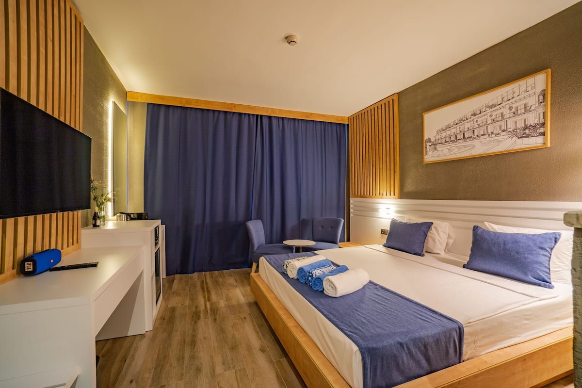 Frigobar, cofres nos quartos, quartos à prova de som