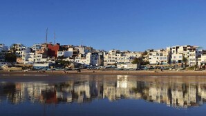 On the beach, surfing - Mint Surf (Taghazout)