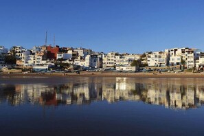 On the beach, surfing - Mint Surf (Taghazout)