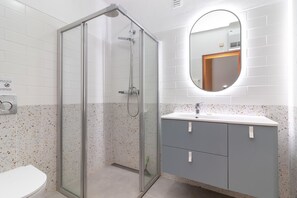 Shower, towels - Casa Silver - Walking distance to golf course and beach (Carvoeiro)