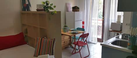 Espace de travail pour ordinateur portable, fer et planche à repasser