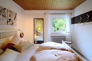 1 chambre, coffres-forts dans les chambres, fer et planche à repasser