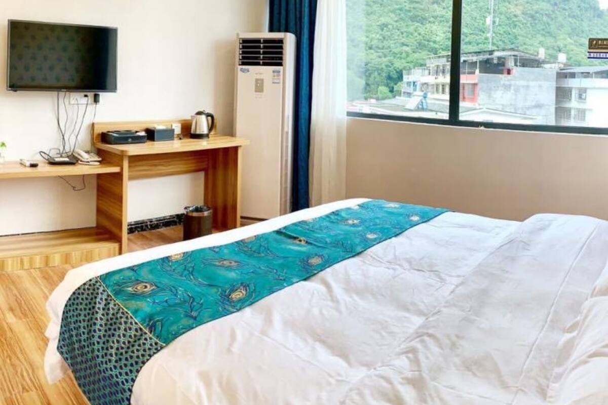 Desk, blackout curtains, free WiFi