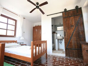 4 dormitorios, tabla de planchar con plancha, wifi gratis y ropa de cama