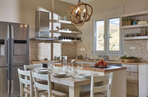 豪華公寓, 2 間臥室, 非吸煙房, 海景 (Stella) | 私人廚房 | 大型冰箱、烤箱、爐台、洗碗機