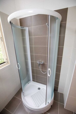 Twin Room | Bathroom | Hair dryer, towels, soap, toilet paper - Prenocite Kastel (Knin)