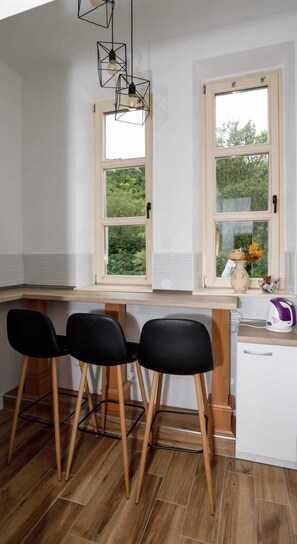 Fridge, microwave, stovetop, electric kettle - Prenocite Kastel (Knin)