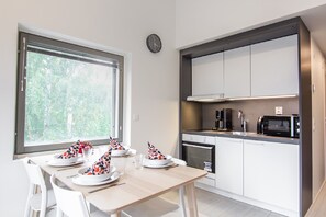 Studio | Private kitchen | Fridge, microwave, oven, stovetop - Spot Apartments Airport (Vantaa)