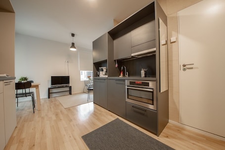 Refrigerador, microondas, horno, placa de cocina
