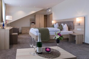 ห้องพรีเมียมดับเบิล | เครื่องนอนป้องกันสารก่อภูมิแพ้, ตู้นิรภัยในห้องพัก, ตกแต่งพิเศษโดยเฉพาะ